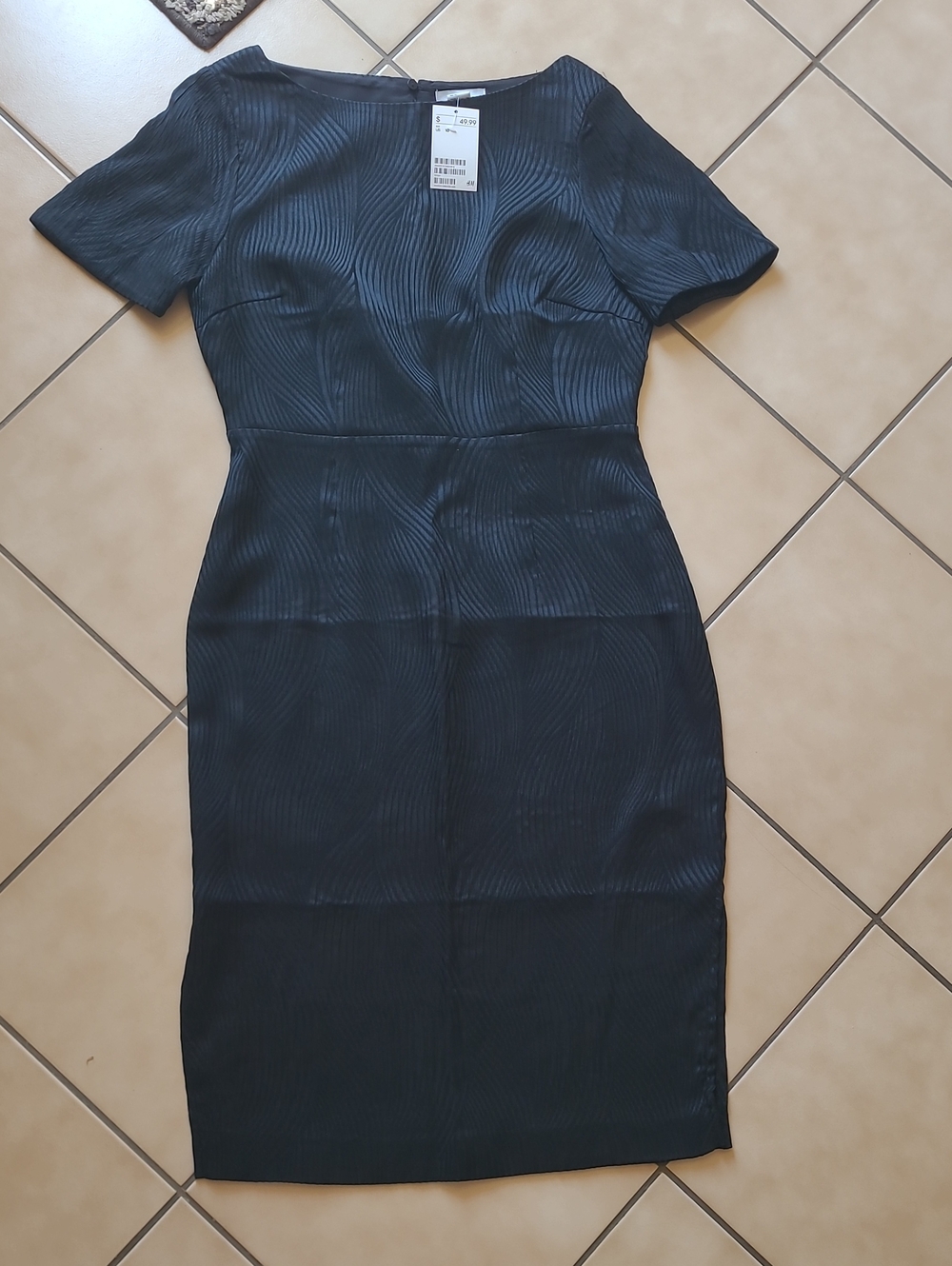 H&M Black Short Sleeve Midi Sheath Dress